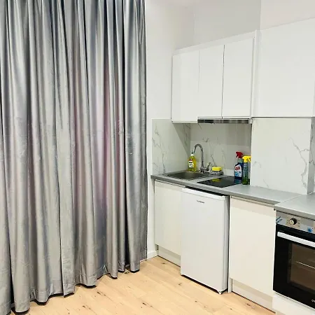 Central Apartment Τίρανα
