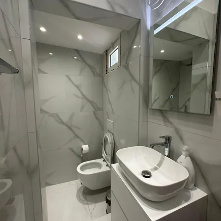 Central Apartment Τίρανα
