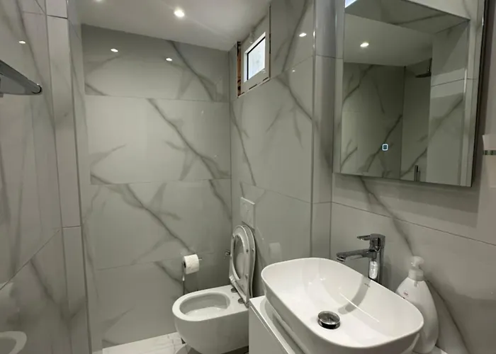 Central Apartment 地拉那