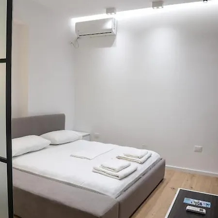 Central Apartment * Tirana