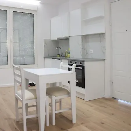 Central Apartment *